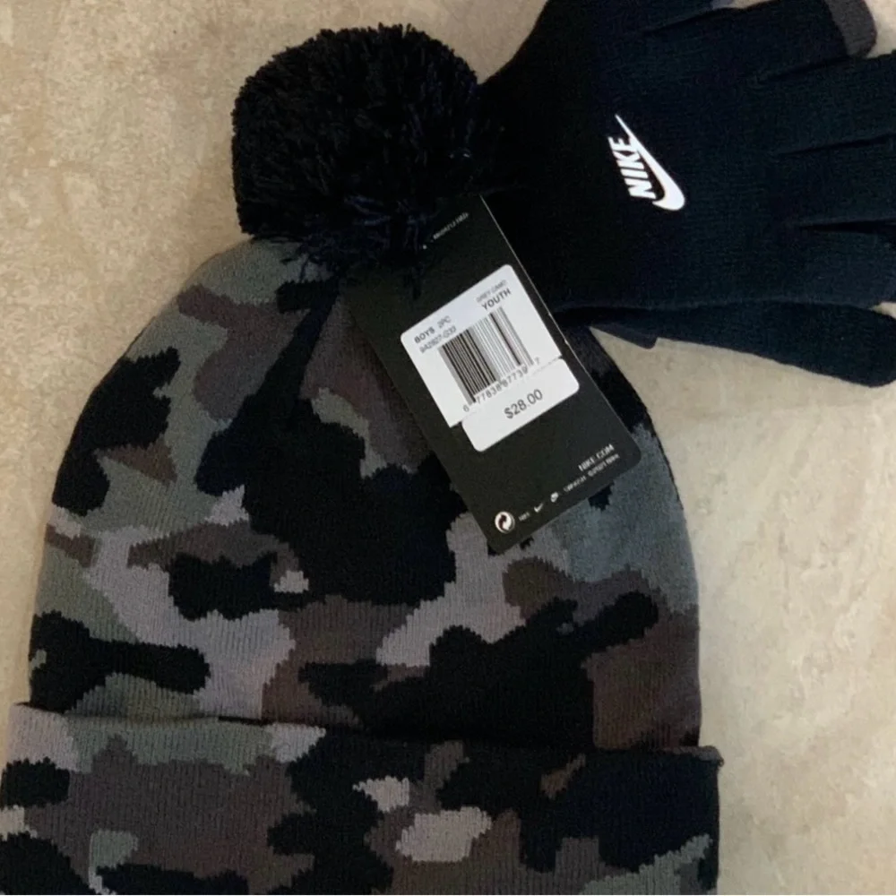 Nike Camo Pom Beanie & Texting Gloves Set